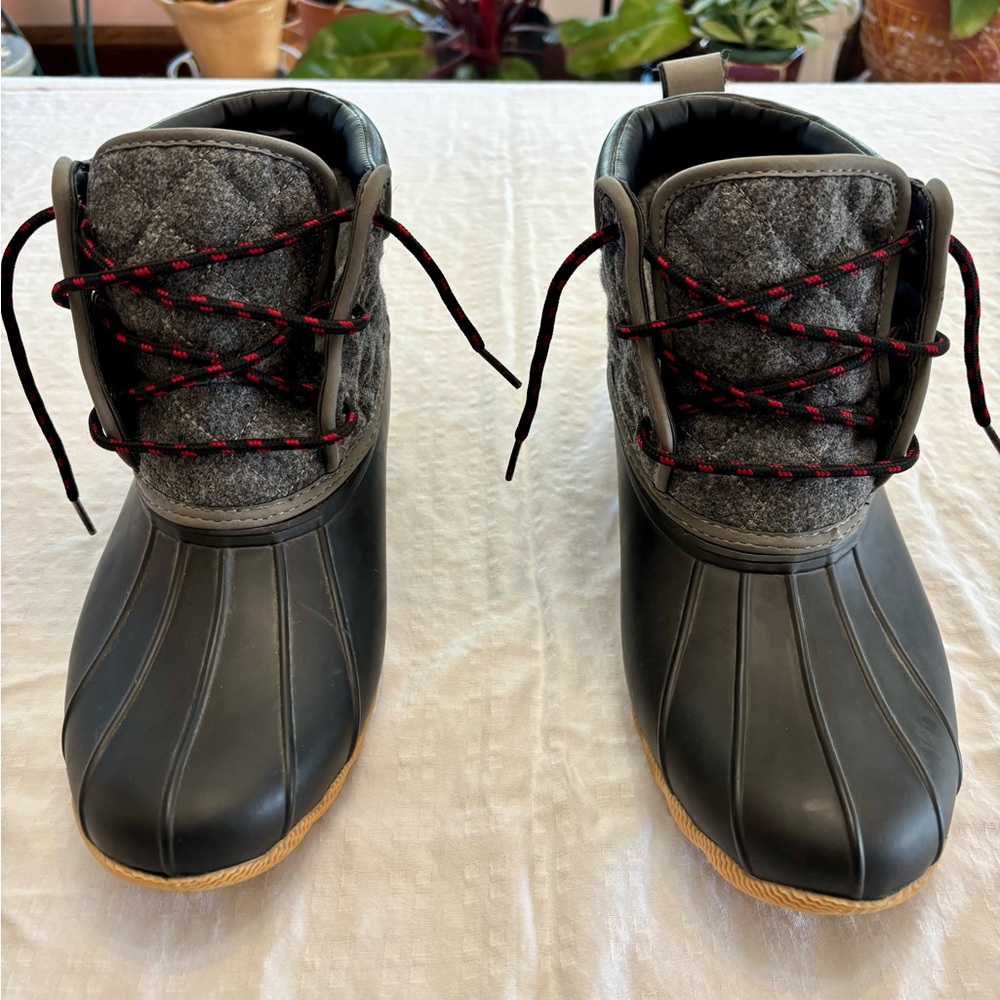 New with Tags! Skechers Black and Gray Winter Boots with Waterproof Base - Picture 2 of 9